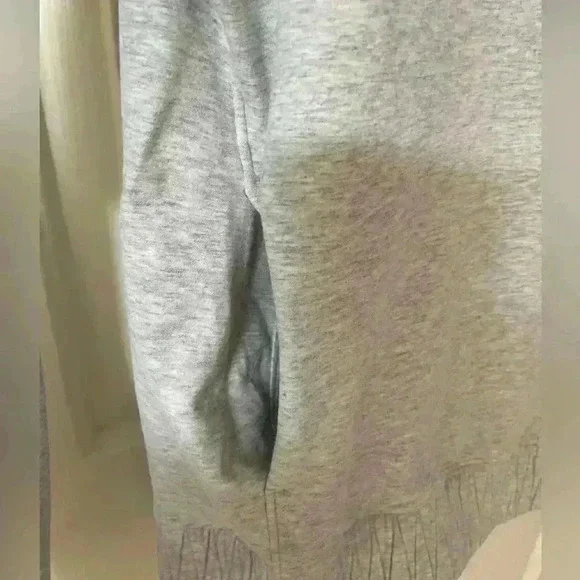 Lululemon Stress Less Pullover Size 4 -Heathered Core Ultra Light Gray - Picture 4 of 8